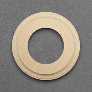 Cornice singola in legno naturale, montaggio a filo in stile vintage