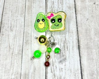 Badgehaspel met avocadotoost, ID-houder met kralen