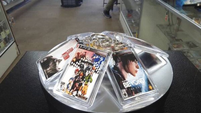 thumbnail interactive-video image 1 of PlayStation 3 Miniature Game Case Keychain – PS3 Keyring, Made In Germany 1 of 2