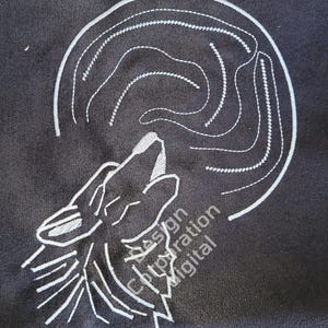 Embroidery file Wolf Howling Moon