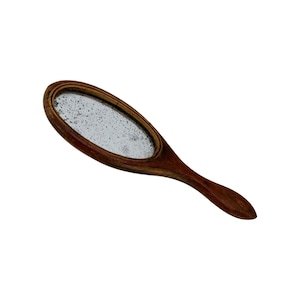 Könnte beinhalten: Ein antiker Handspiegel aus Holz mit einem ovalen Glas. Der Spiegel hat einen dunkelbraunen Holzrahmen und einen Griff.