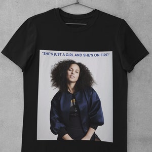 UNISEX Aesthetic Alicia Keys T-shirt &quot;She&#39;s just a girl and she&#39;s on fire&quot; | Minimalist | Music Shirt | Birthday Gift | Hip Hop