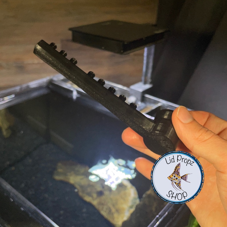 Two spray bars side by side: Regular Flow and Low Flow models. Designed for Fluval tanks to eliminate dead zones and reduce harsh currents without lowering filtration power.