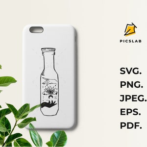 Könnte beinhalten: Eine weiße Smartphone-Hülle mit einer schwarzen Strichzeichnung einer Glasflasche, die eine Hand, eine Sonne mit Auge und eine Mondsichel enthält. Der Text P C S L A B ist oben rechts sichtbar, darunter stehen SVG, PNG, JPEG, EPS und PDF.