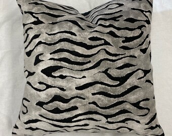 Housse de coussin en peau de tigre - Housse de coussin en velours de tigre - Coussin en velours coupé - Coussin en peau d'animal - Coussin en peau de tigre - Coussin en velours gris - Fabriqué aux États-Unis