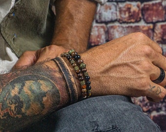 Pulsera apilable de madera y piedras preciosas para hombre: pulsera de ónix negro, ojo de tigre y cuero a juego. Pulseras Handade para hombre.