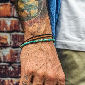 Pulsera de cuero y jaspe turquesa para hombre, estilo bohemio, hecha a mano, informal y delicada. Conjunto de pulseras de cuero con cuentas para hombre.