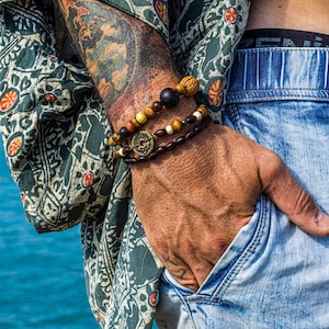 Houten herenarmbandenset - bijpassende armbanden stapelen - kralenarmband voor heren Surf - handgemaakte armbanden - armbanden van hout en zaden