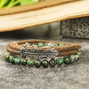 Set di braccialetti in pelle con perline abbinati Boho per uomo - Bracciale in pelle con piume - Bracciale regolabile con pietra preziosa turchese naturale