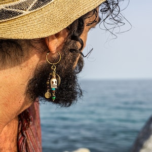 Boucle d'oreille tête de mort pirate pour homme pièce ancienne et pendentif tête de mort pendante boucle d'oreille amulette boucle d'oreille squelette en perles de pierres précieuses pour homme image 1