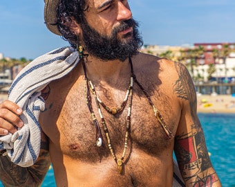 Conjunto de collar y pendientes de estilo bohemio tribal para hombre: collar con colgante de diente de marfil, collar pirata de cuero con cuentas para hombre, collar para festivales.