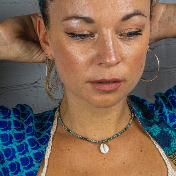 Minimalistische Muschelkette für Frauen - Grüne afrikanische Türkis-Perlen-Halskette - Edelstein-zierliche Boho-Halskette - Kauri-Muschel-Anhänger