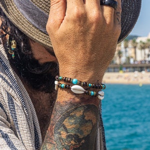 Conjunto de pulseras surferas de concha cauri: pulsera de cuentas de madera y turquesa para hombre, pulsera apilable bohemia para hombre, pulsera de concha marina de verano