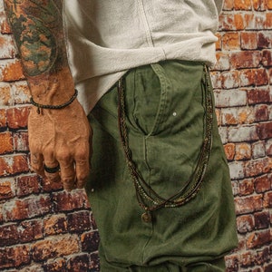 Llavero de pantalones en capas Boho para hombres- Cadena de billetera de cuero con cuentas de piedras preciosas- Cadena de cinturón turquesa natural para uso diario- Llavero de encanto