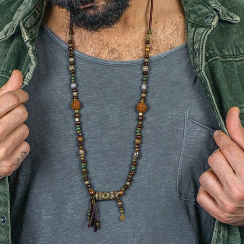 Collier tibétain du troisième œil pour hommes- Collier de perles en bois- Collier en cuir de méditation hippie Boho pour hommes- Collier de perles de pierres précieuses d’agate verte