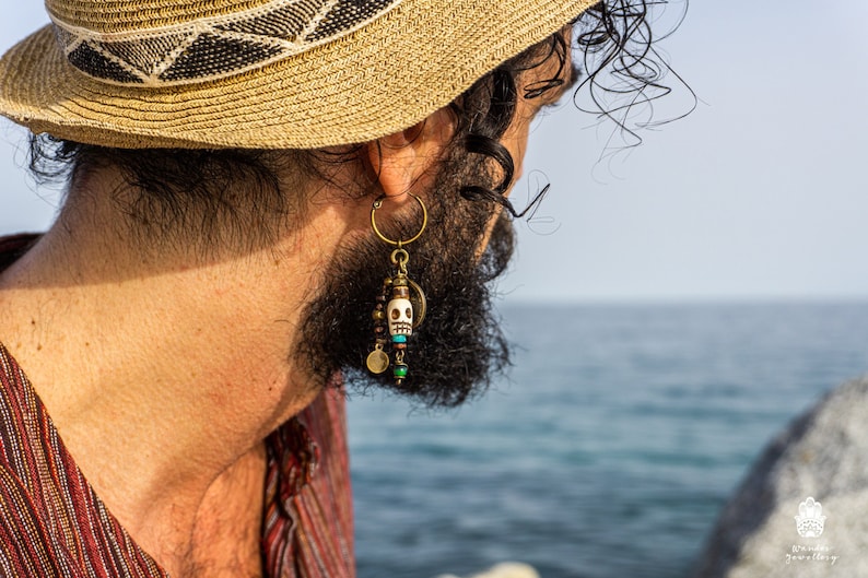 Boucle d'oreille tête de mort pirate pour homme pièce ancienne et pendentif tête de mort pendante boucle d'oreille amulette boucle d'oreille squelette en perles de pierres précieuses pour homme image 1