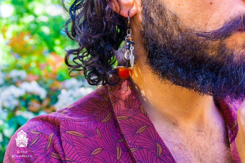 Boucle d'oreille pendante plume en bronze pour homme Boucle d'oreille plume colorée bohème pour homme Boucle d'oreille pendante en pierre de lave Boucle d'oreille pirate image 3