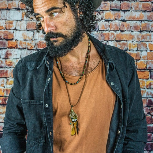 Ensemble de collier avec pendentif superposition de plumes bohème pour homme - Collier minimaliste délicat en perles de jade et de pierres précieuses en bois pour homme - Collier yoga en perles de cuir