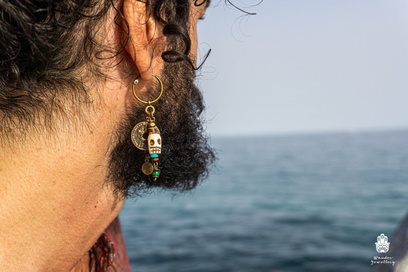 Boucle d'oreille tête de mort pirate pour homme pièce ancienne et pendentif tête de mort pendante boucle d'oreille amulette boucle d'oreille squelette en perles de pierres précieuses pour homme image 5