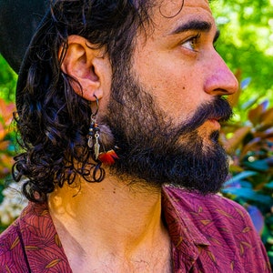 Boucle d'oreille pendante plume en bronze pour homme Boucle d'oreille plume colorée bohème pour homme Boucle d'oreille pendante en pierre de lave Boucle d'oreille pirate image 7