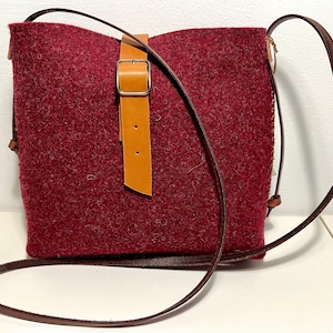 Sac en feutre de laine bordeaux, sac en feutre avec poignée en cuir réglable
