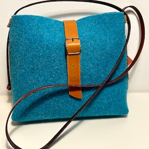 Sac en feutre de laine turquoise, sac en feutre avec poignée en cuir réglable