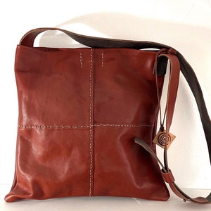 Sac à bandoulière CUADROS, sac en cuir unisexe, sac fait main, sac avec poche intérieure, https://nomadashoes.etsy.com/listing/1441477313