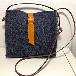 Sac en feutre de laine bleu marine, sac en feutre avec anse en cuir réglable