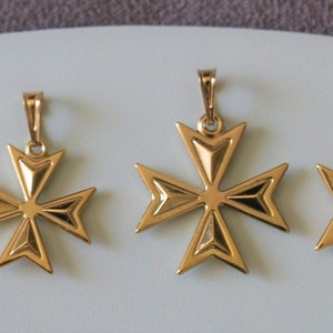 9ct 9k 375 yellow gold Maltese cross pendant charm from Malta Order of St John Amalfi cross image 4