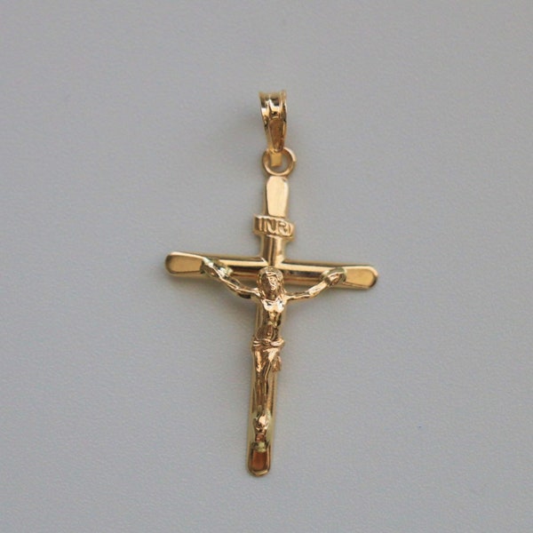 Croix de crucifix religieux catholique en or jaune 750 18 carats, 18 carats, fabriquée à Malte