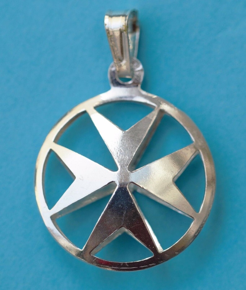 Hallmarked Sterling Silver 925 MALTESE CROSS Pendant Large 3D Knights of Malta Hallmarked Sterling Silver 925 MALTESE CROSS Pendant Large 3D Knights of Malta