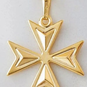 9ct 9k 375 yellow gold Maltese cross pendant charm from Malta Order of St John Amalfi cross image 1