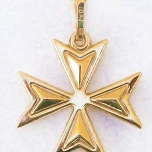 9ct 9k 375 yellow gold Maltese cross pendant charm from Malta Order of St John Amalfi cross image 2