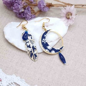 Asymmetric moon and feather mismatched earrings in golden stainless steel and liberty fabric Capel Navy