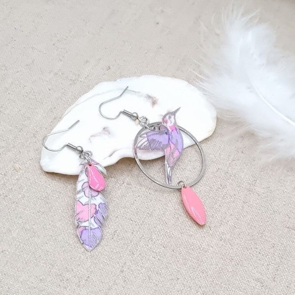 Boucles d'oreilles colibri et plume en tissu liberty betsy fluo rose/lilas et laiton
