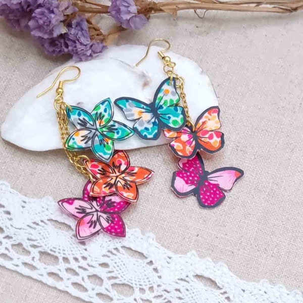 Boucles d'oreilles dépareillées asymétriques papillons et fleurs de tiaré en TISSU PETIT PAN et acier inoxydable doré