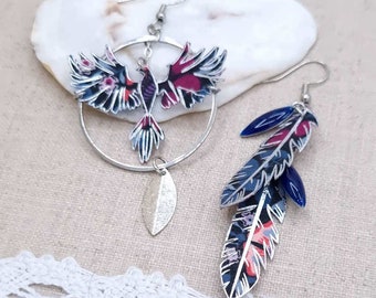 Boucles d'oreilles dépareillées asymétriques Phoenix  et plumes en tissus liberty perséphone violine et acier inoxydable argenté