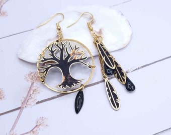 Boucles d'oreilles dépareillées asymétriques arbre de vie  et plumes en tissus liberty erica noir et acier inoxydable doré