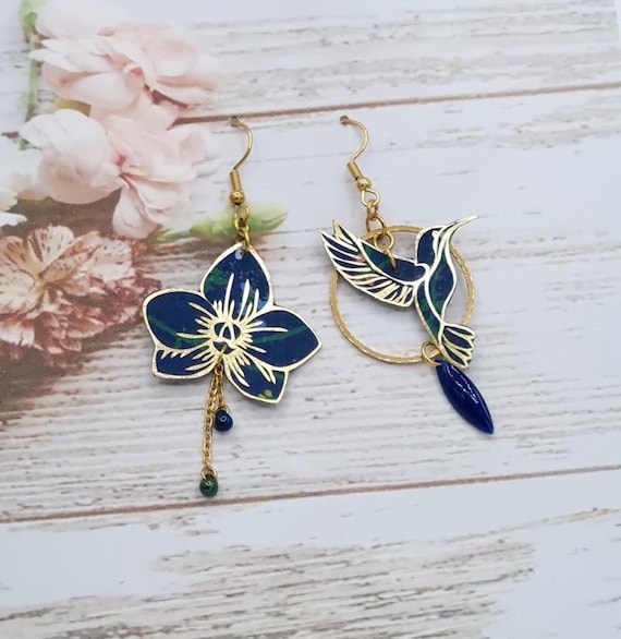 Boucles d'oreilles nostalgia, pendantes avec fleurs noires en pâte polymère