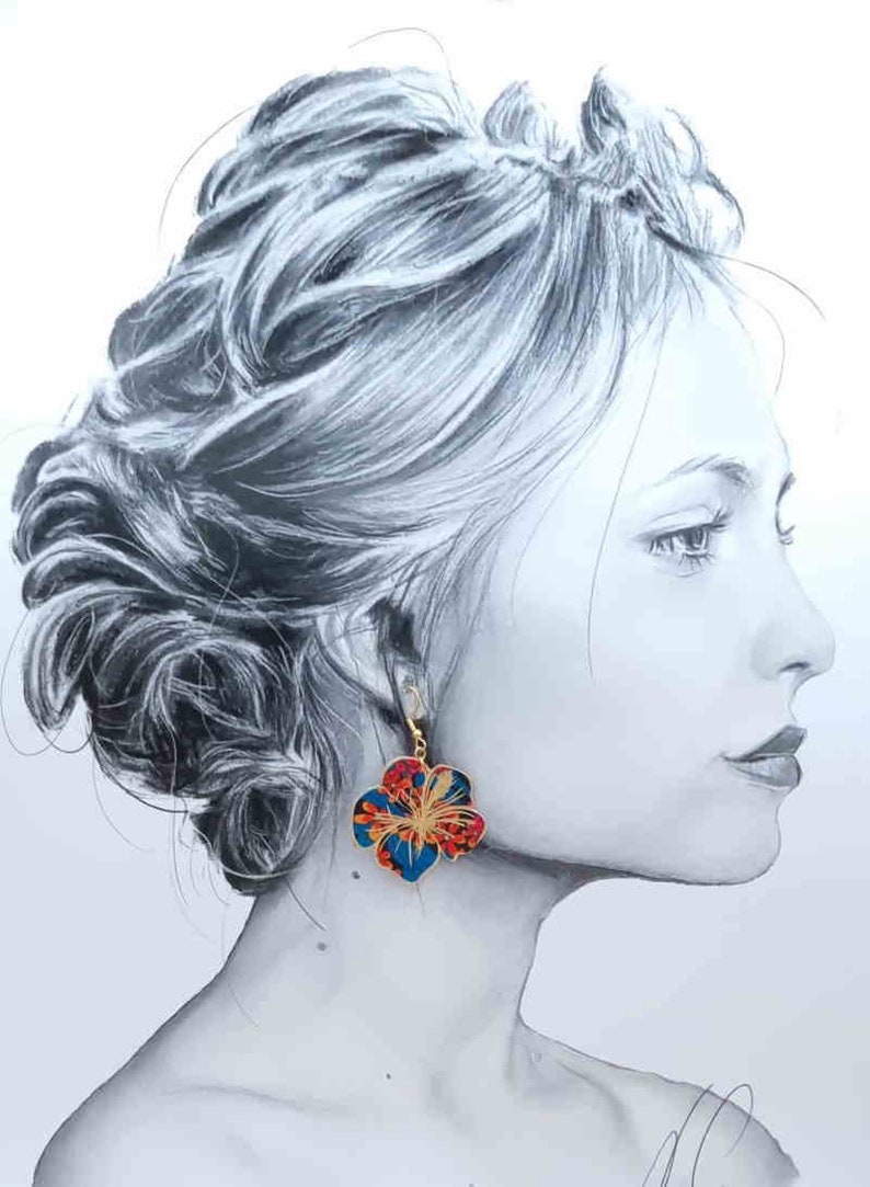 mismatched asymmetrical large hummingbird and large hibiscus earrings in oil Ciara liberty FABRIC and golden stainless steel image 3