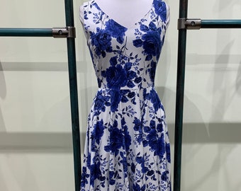 Eva Rose White And Blue Rose Floral Print V-Neck Fit and Flare Dress With Pockets