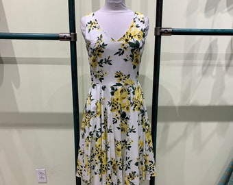 Eva Rose White And Yellow Rose Floral Print V-Neck Fit & Flare Dress With Pockets