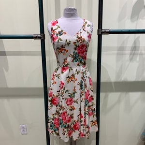 Eva Rose Ivory Rose And Floral Branch Print V-Neck Fit And Flare Dress With Pockets