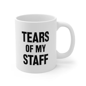 Puede incluir: Taza de café de cerámica blanca con texto negro que dice "Tears of my Staff".