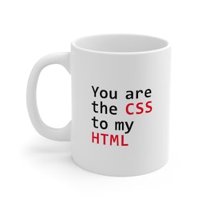 Puede incluir: Taza de cerámica blanca con el texto "You are the CSS to my HTML" en letras negras y rojas.