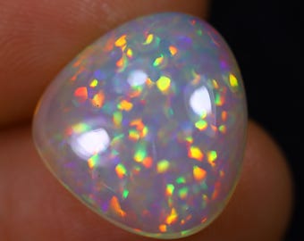 7.50ct Welo Opal Cabochon: Untreated Ethiopian Gemstone / MD8213