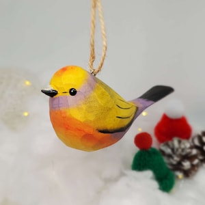 Handgefertigtes Weißbrauen-Laubsänger Holzornament – handbemalt, Unikat, Naturholz, Geschenkidee, Vogelfigur, Handarbeit, Deko