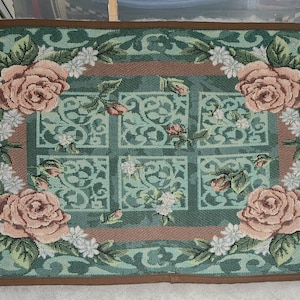 Set De 3 Sets De Table Vintage Brodés Beige – Découpe Rose