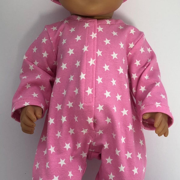 Pyjama rose à motif étoiles et bonnet pour poupée 16 po./43 cm