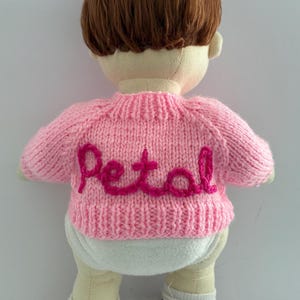 Handgestrickte Jacke mit Namen bestickt für 35 cm Olli Ella Dinkum Doll